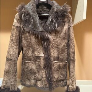 An amazing short genuine fur jacket. Size M